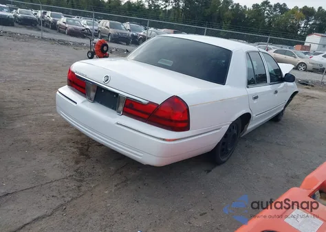 2003 Mercury Grand Marquis Gs z USA, uszkodzony, nr VIN 2MEFM74W33X669048